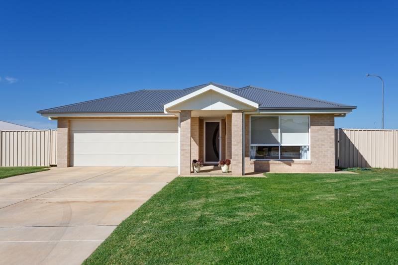 1 Peppin Way GOBBAGOMBALIN 1