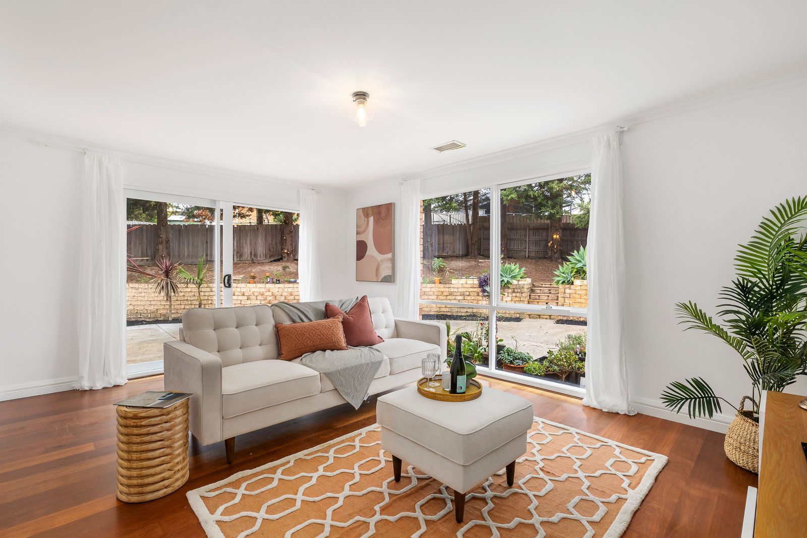 Gallery: 1 Pinto Close