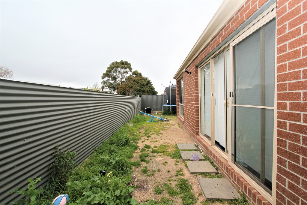 1 Pozieres Place SEBASTOPOL 9