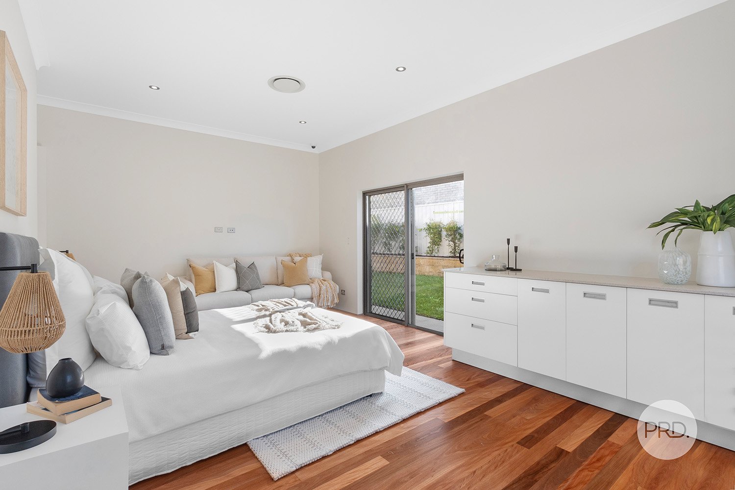 1 Prairievale Road SOUTH HURSTVILLE 8