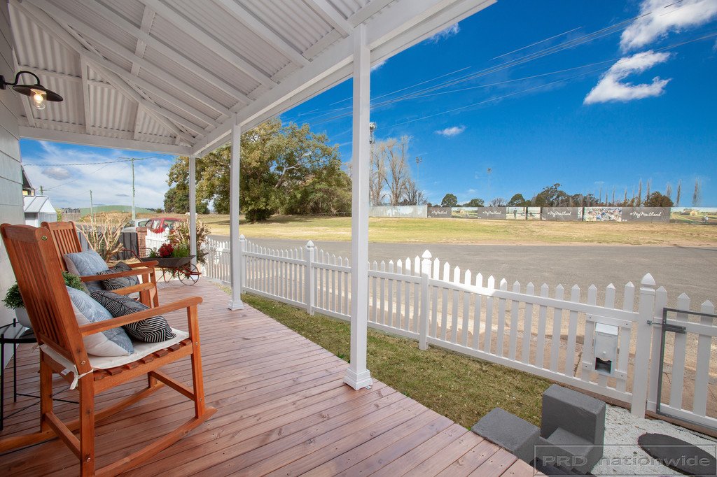 1 Raglan Street HORSESHOE BEND 19