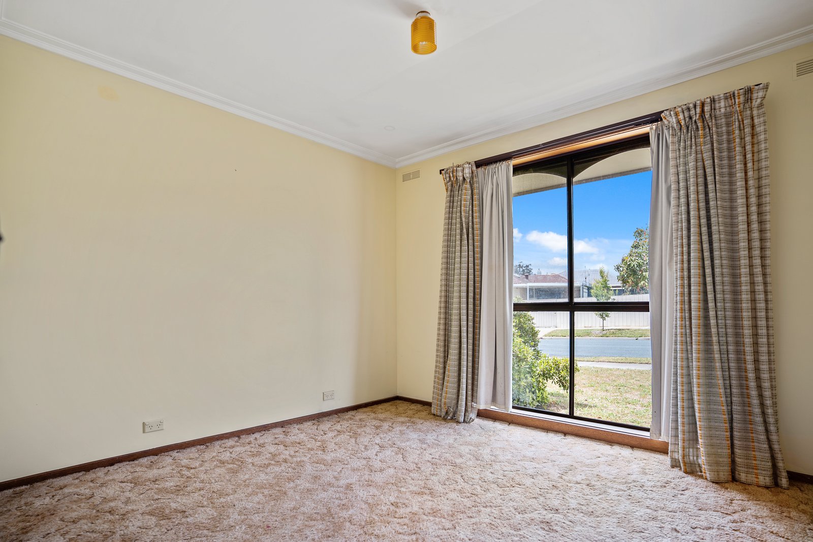 1 Reception Avenue STRATHDALE 6