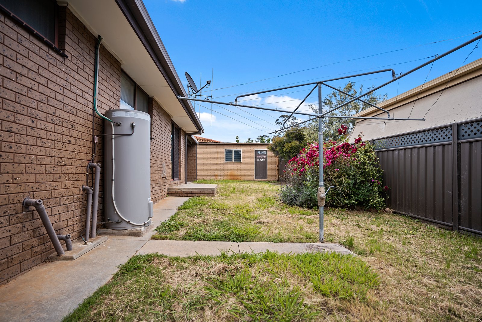 1 Reception Avenue STRATHDALE 8