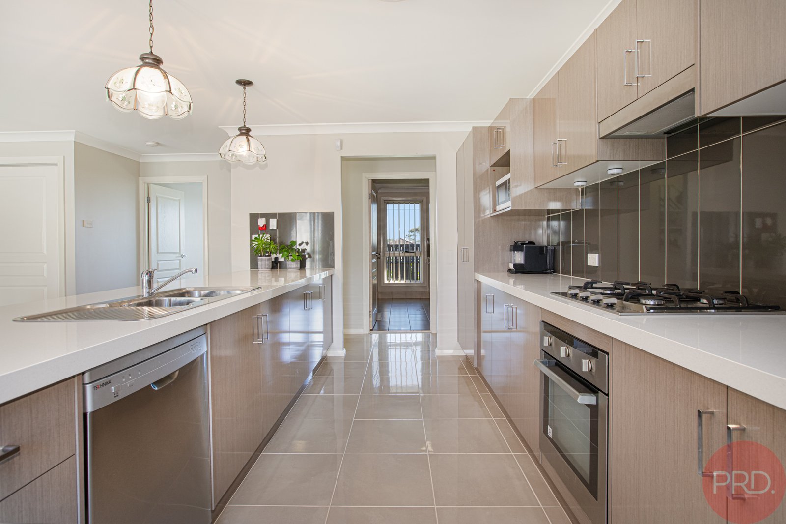 1 Redgrove Circuit BRANXTON 9
