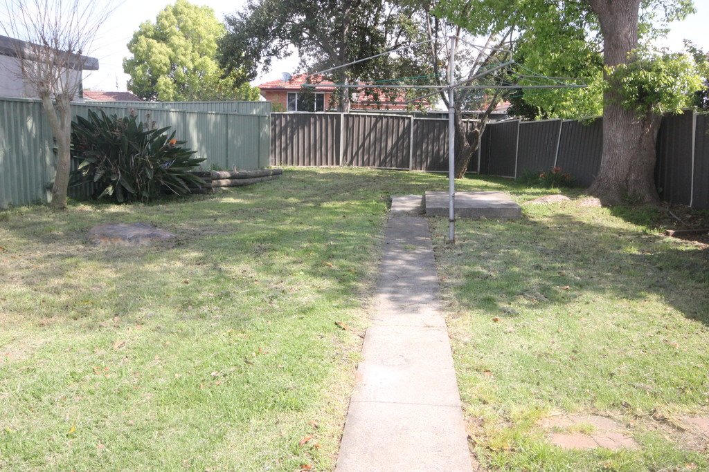 1 Redgum Drive LUGARNO 6