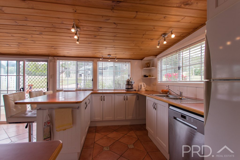 1 Rimmers Lane ADELONG 6