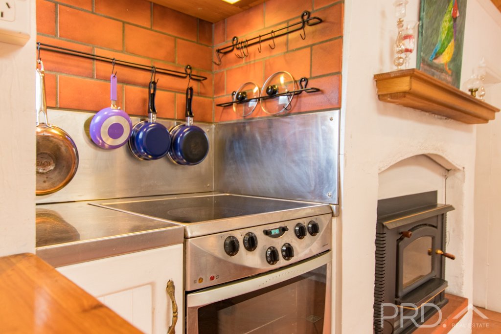 1 Rimmers Lane ADELONG 9