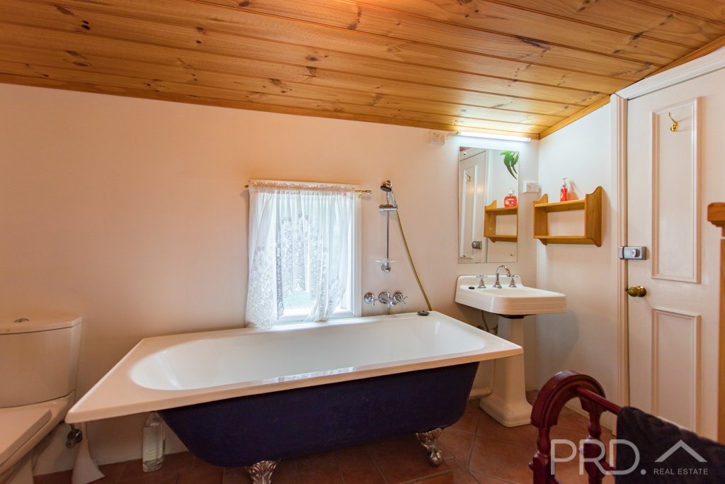 1 Rimmers Lane ADELONG 16