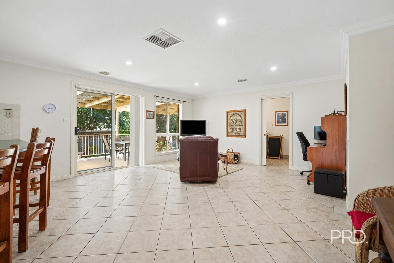 1 Roberts Way KOORINGAL 6
