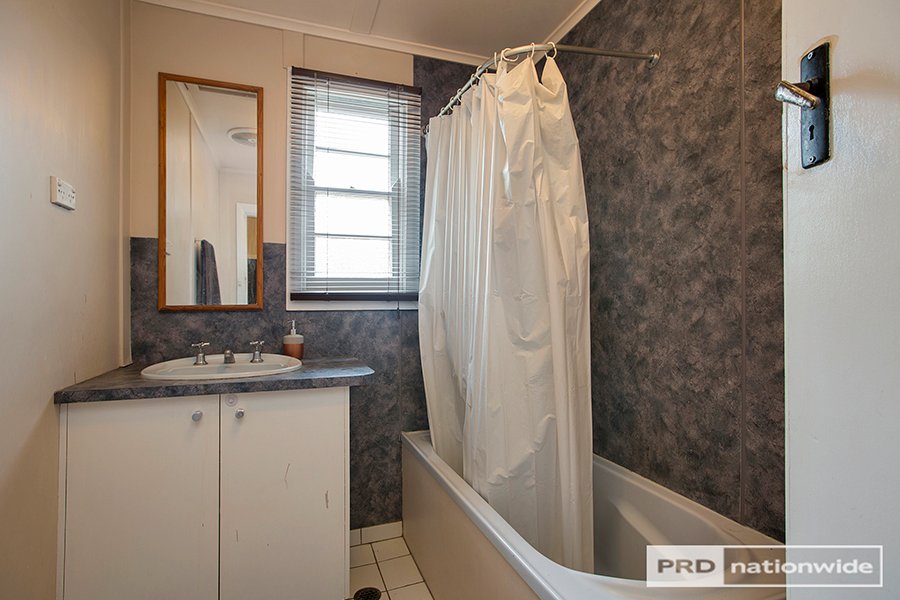 1 Robina Street TAMWORTH 5