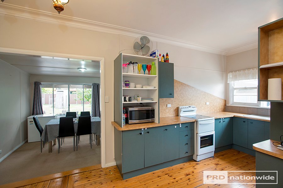 1 Robina Street TAMWORTH 8