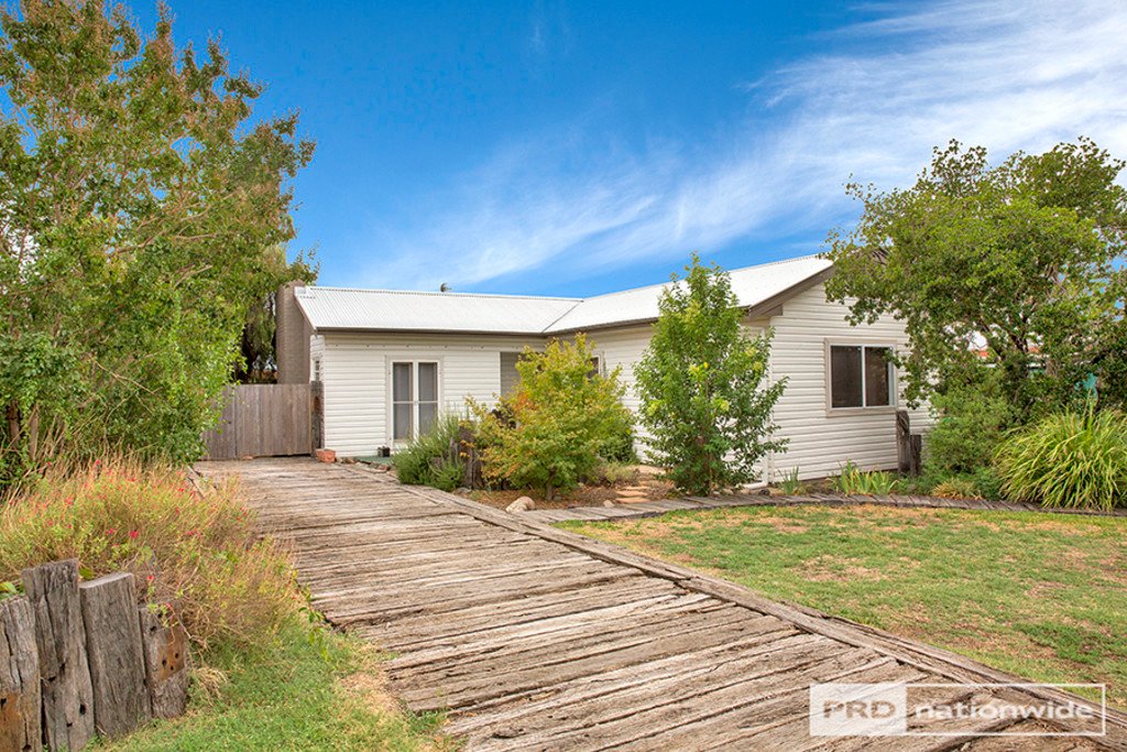 1 Robina Street TAMWORTH 10