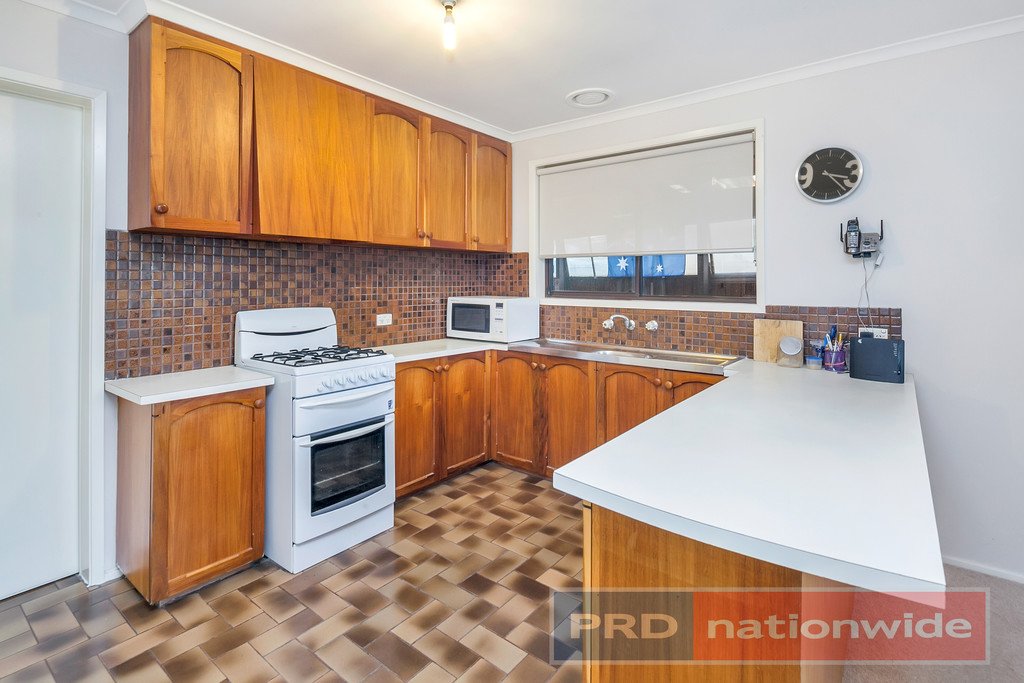 1 Rowan Parade WENDOUREE 2