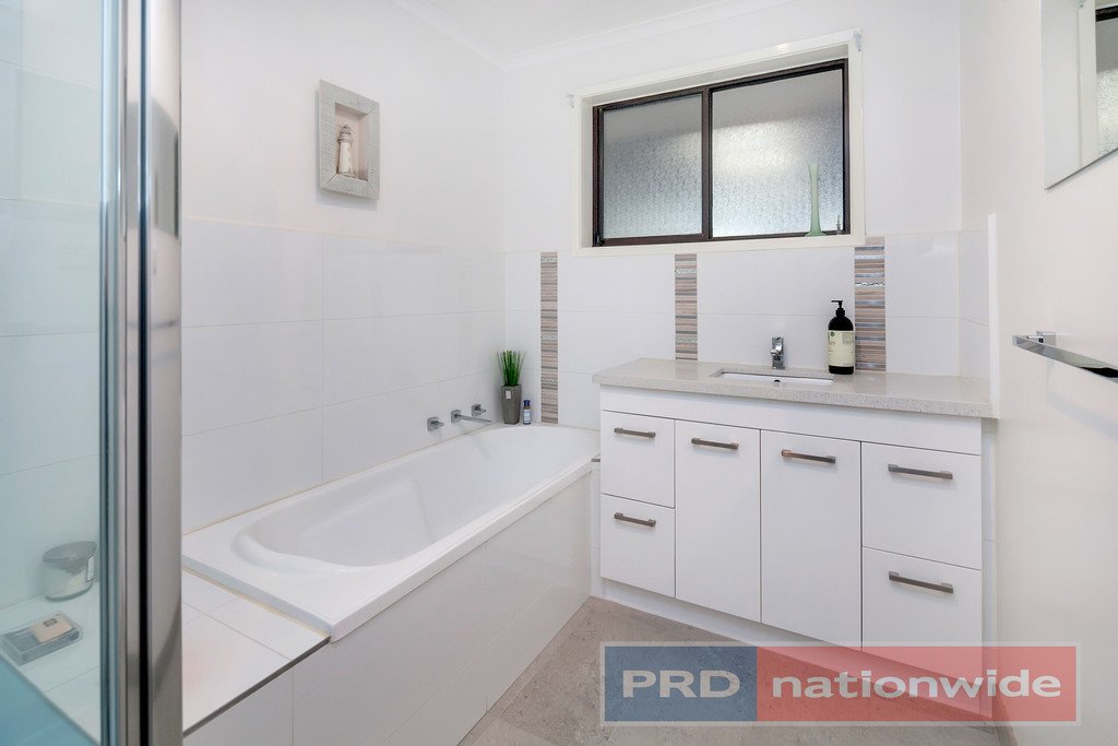 1 Rowan Parade WENDOUREE 6