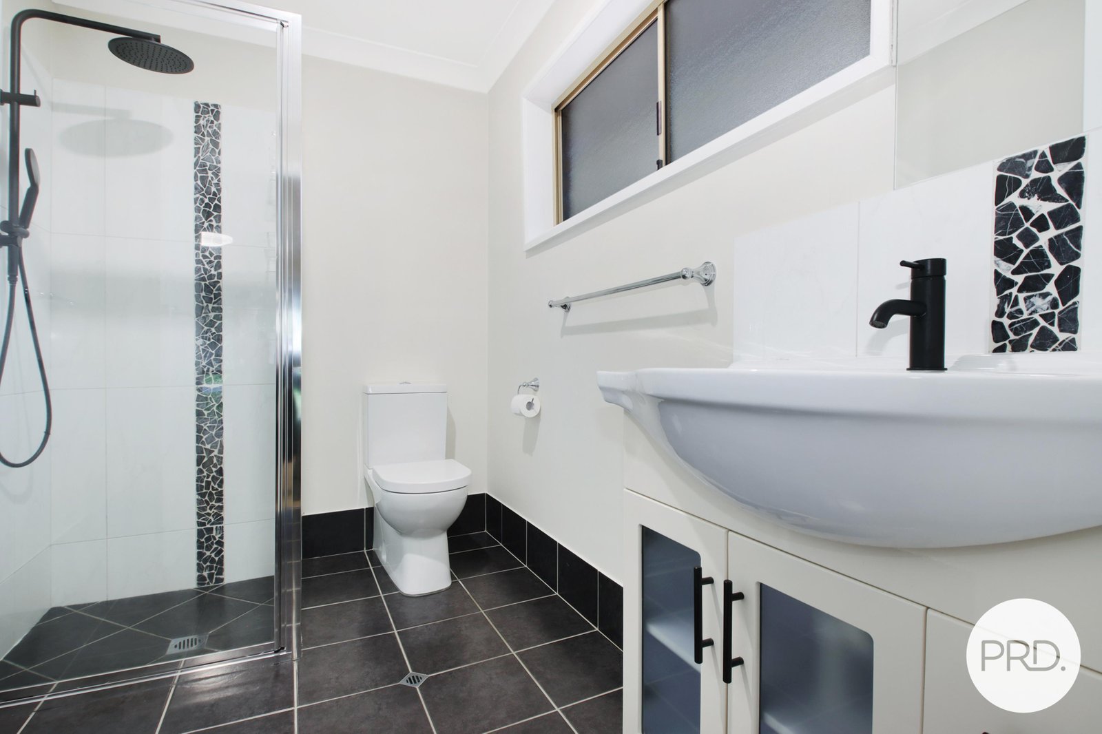 1 Sandringham Court THURGOONA 6
