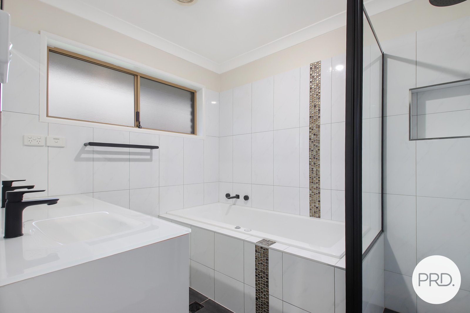 1 Sandringham Court THURGOONA 8