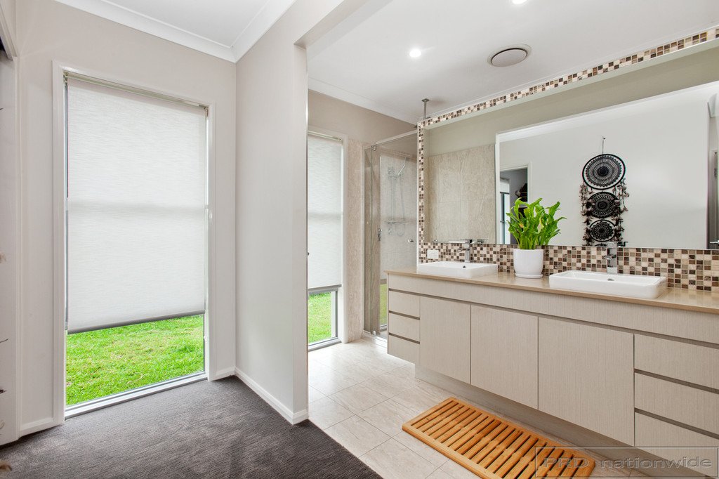 1 Semillon Close HINTON 16