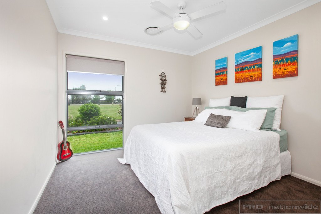 1 Semillon Close HINTON 19