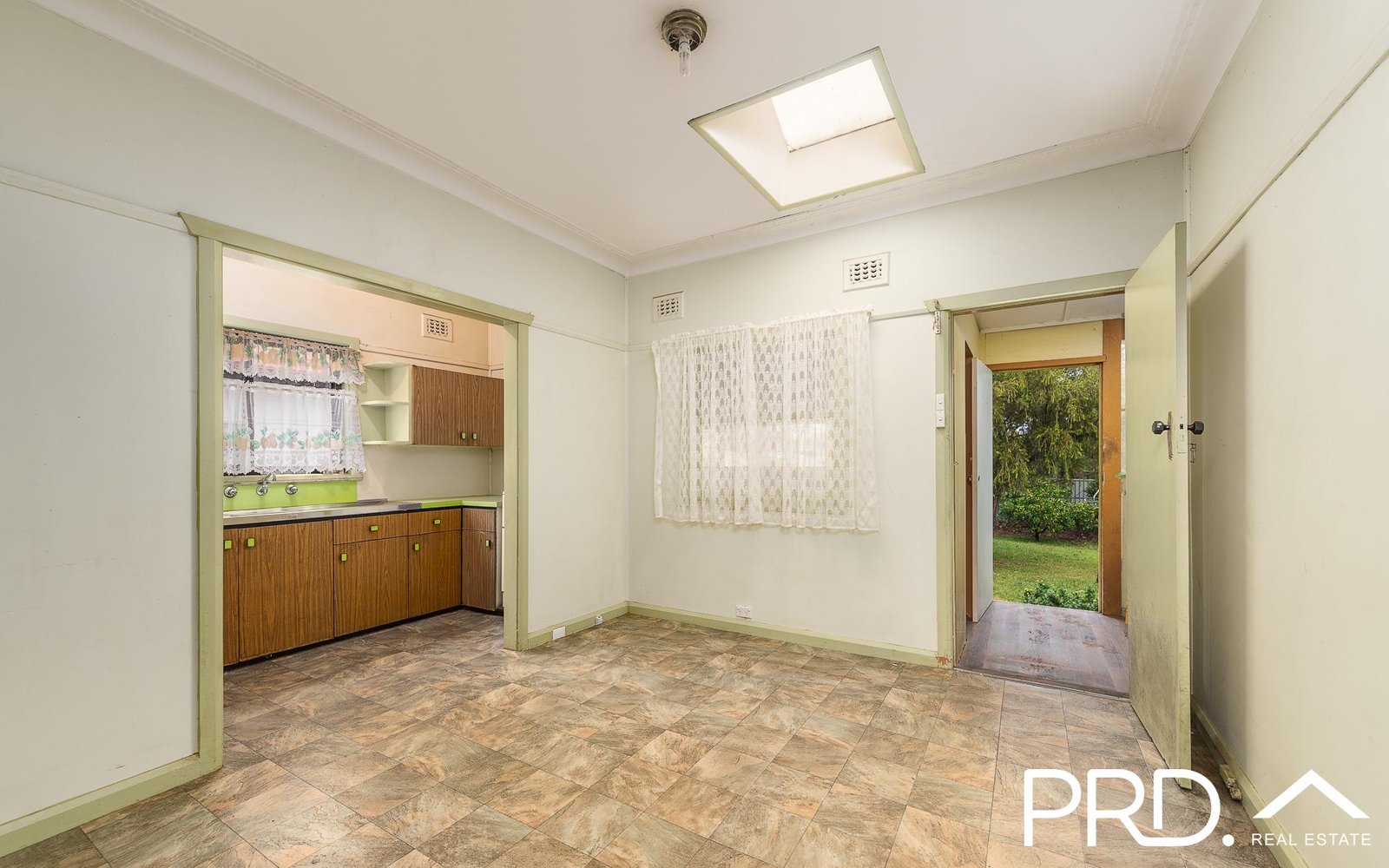 1 Singleton Avenue EAST HILLS 3