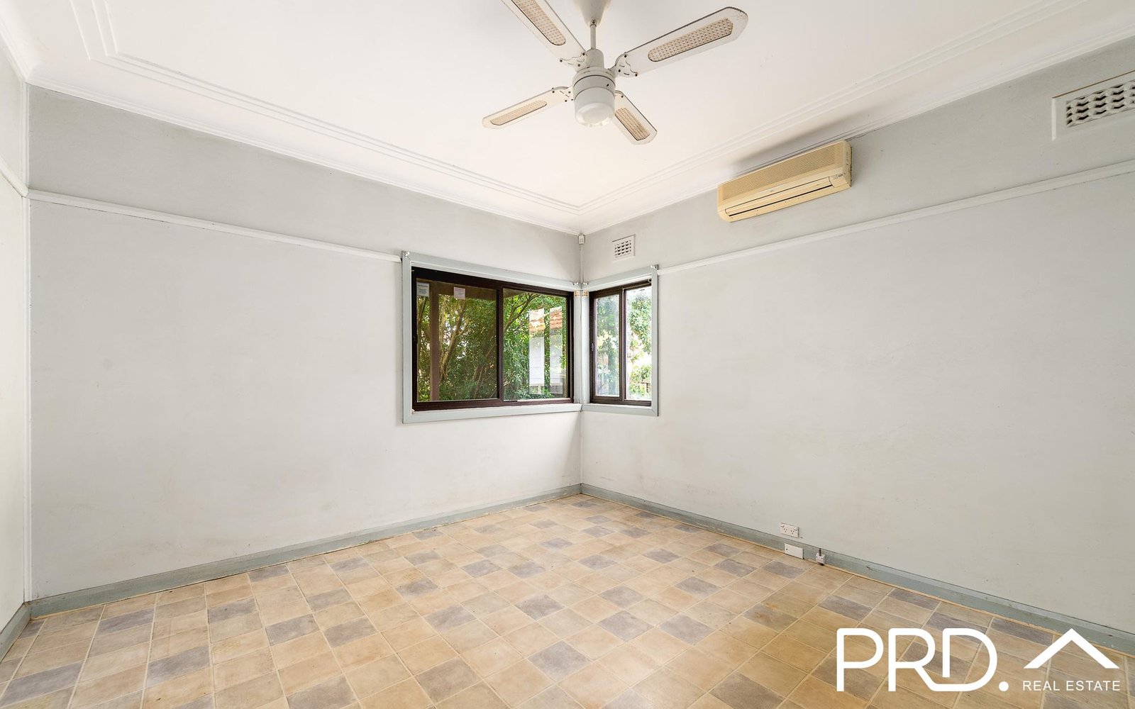 1 Singleton Avenue EAST HILLS 4