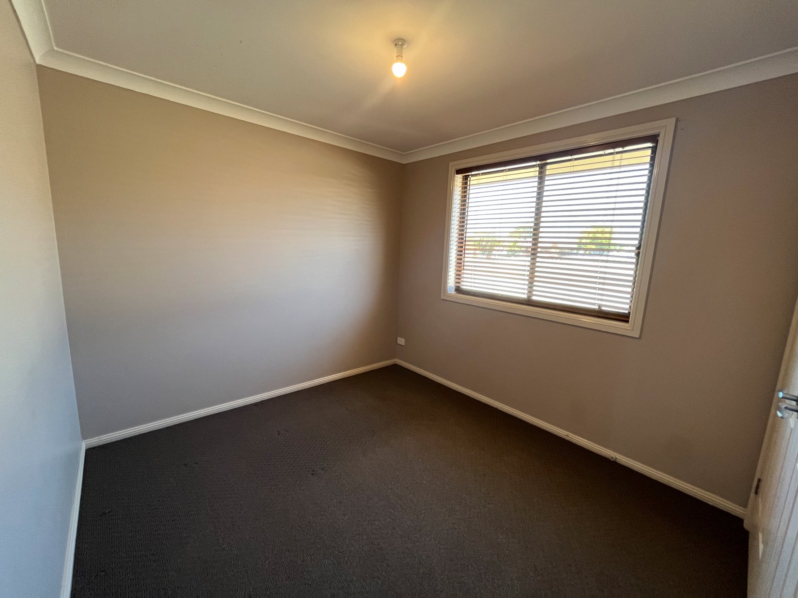 1 Stanley Close TAMWORTH 9