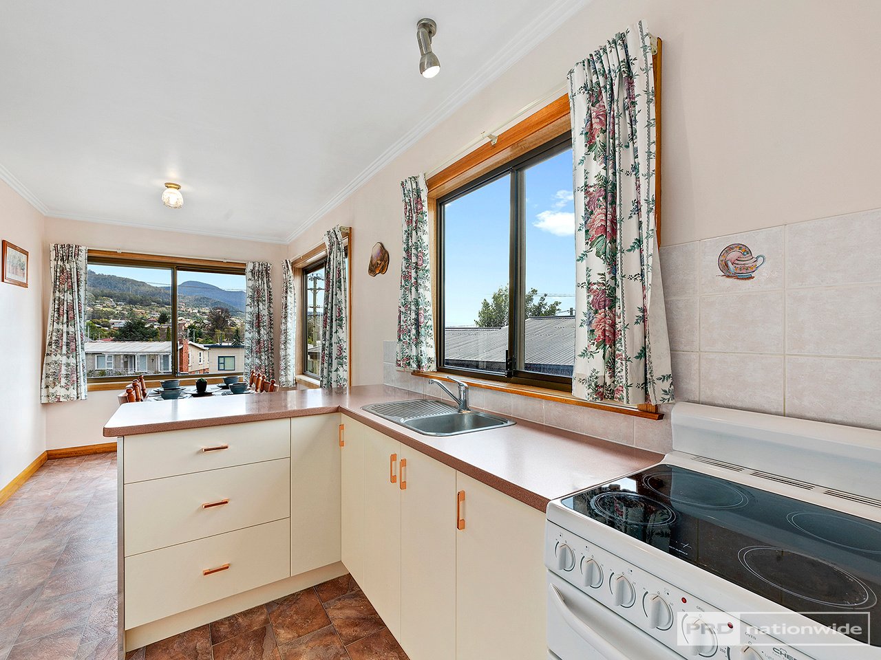 1 Stansbury Street GLENORCHY 6