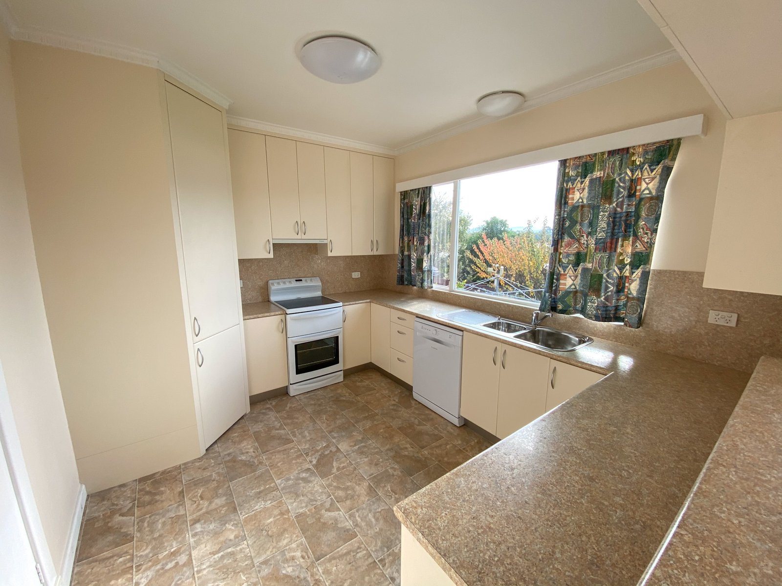 1 Strathaven Drive ROSETTA 5