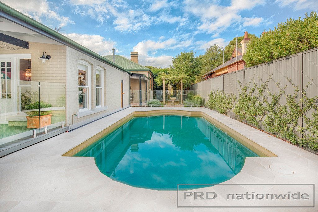 1 Stuart Street LORN 2