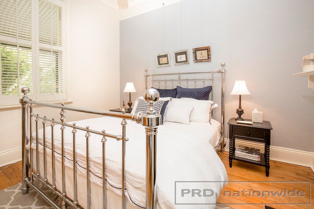 1 Stuart Street LORN 18