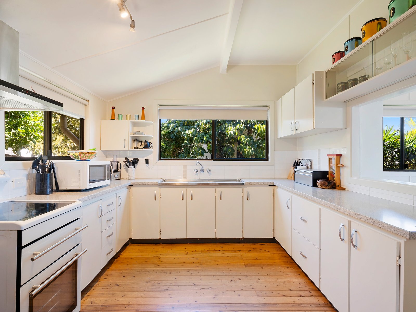 1 Sutherland St & 10-12 Seaview Street KINGSCLIFF 12