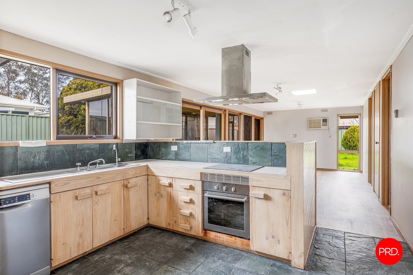 1 Symes St  KANGAROO FLAT 4