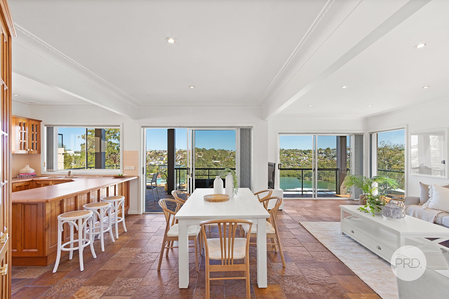 1 Tea Tree Place  (Off Woodlands Avenue)  LUGARNO 2