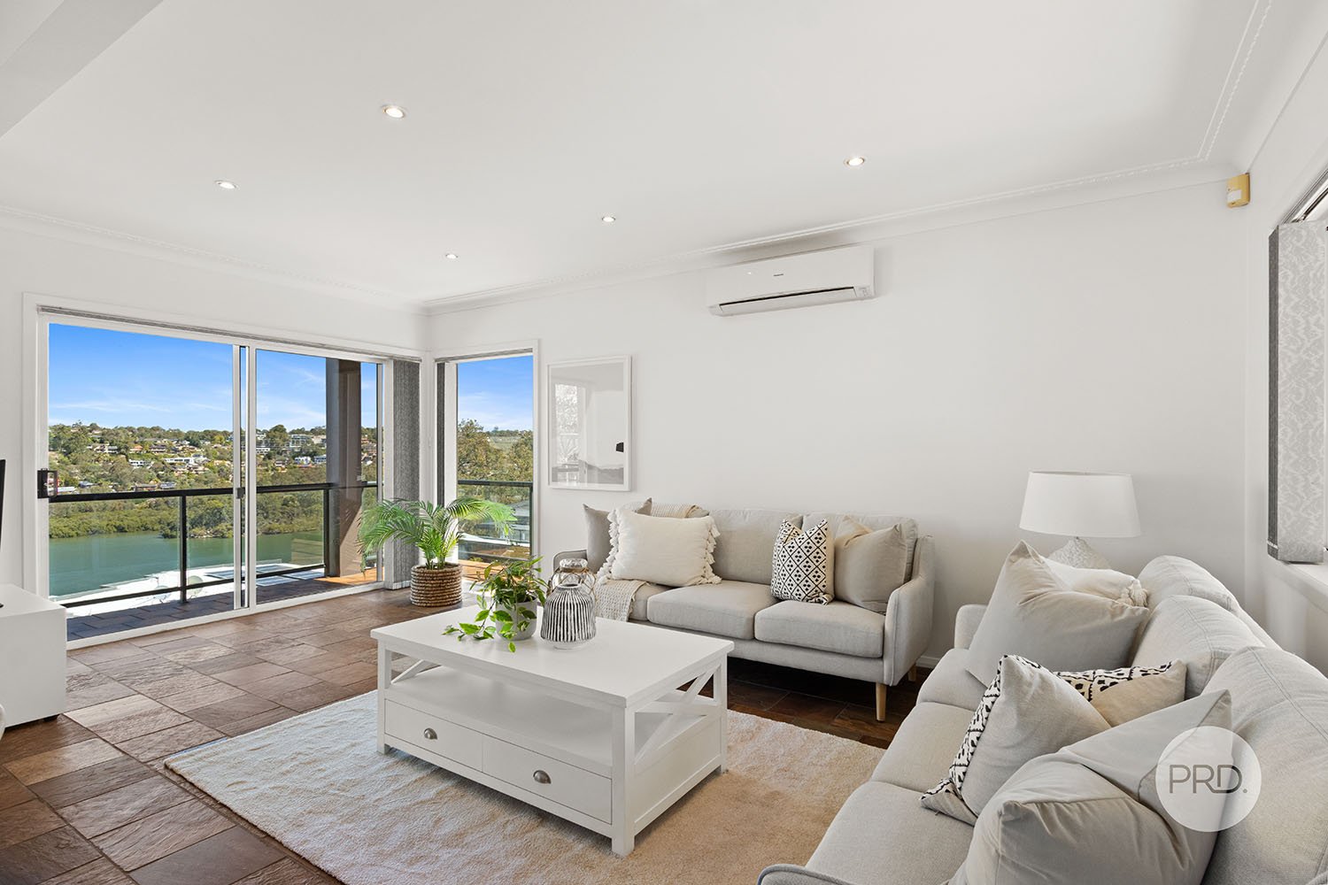 1 Tea Tree Place  (Off Woodlands Avenue)  LUGARNO 3