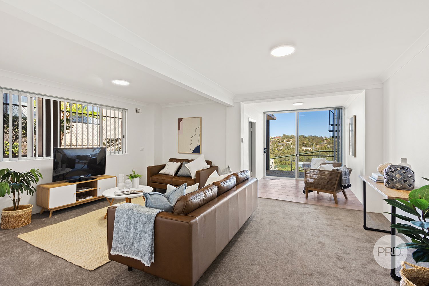 1 Tea Tree Place  (Off Woodlands Avenue)  LUGARNO 5