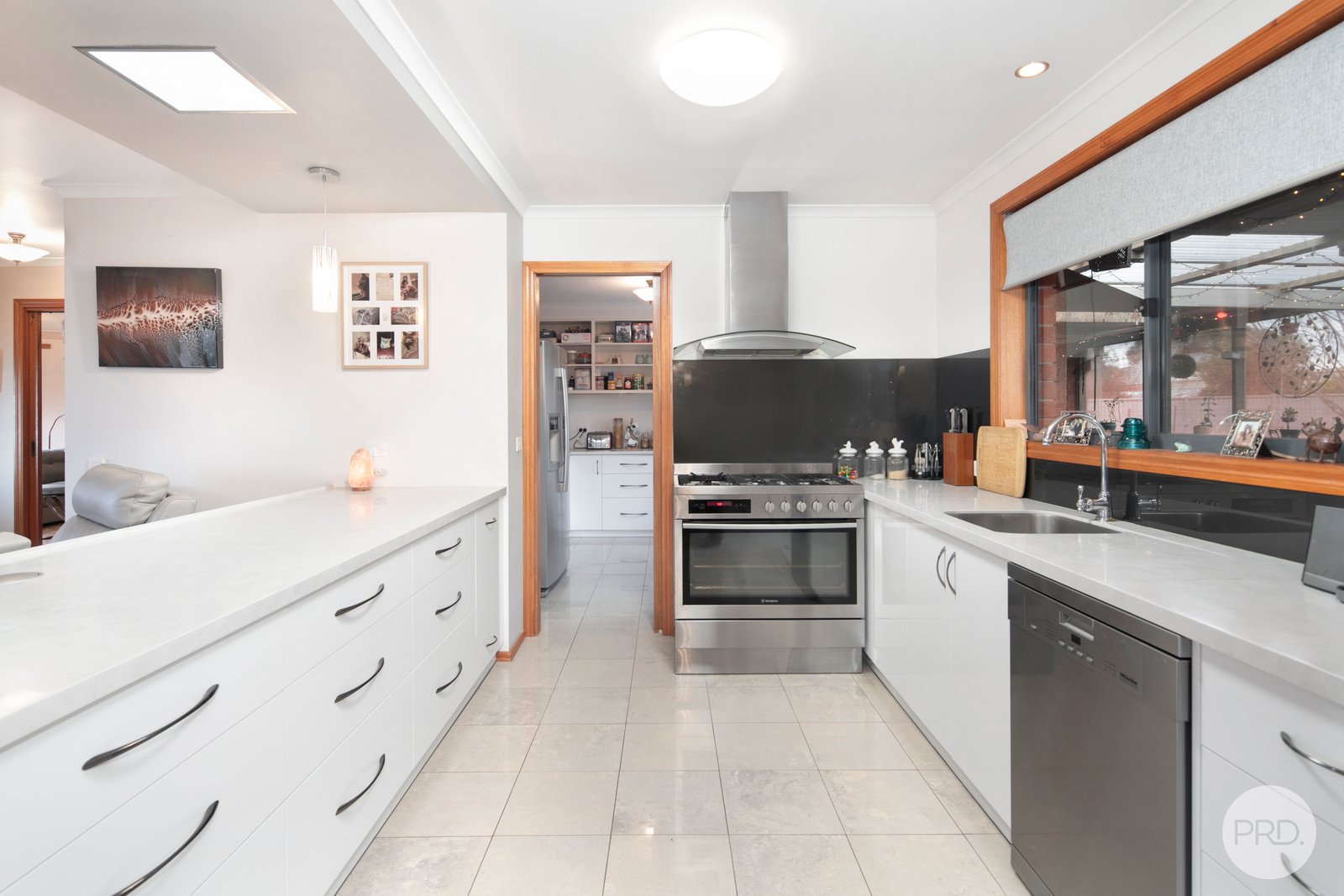 1 The Avenue DELACOMBE 3