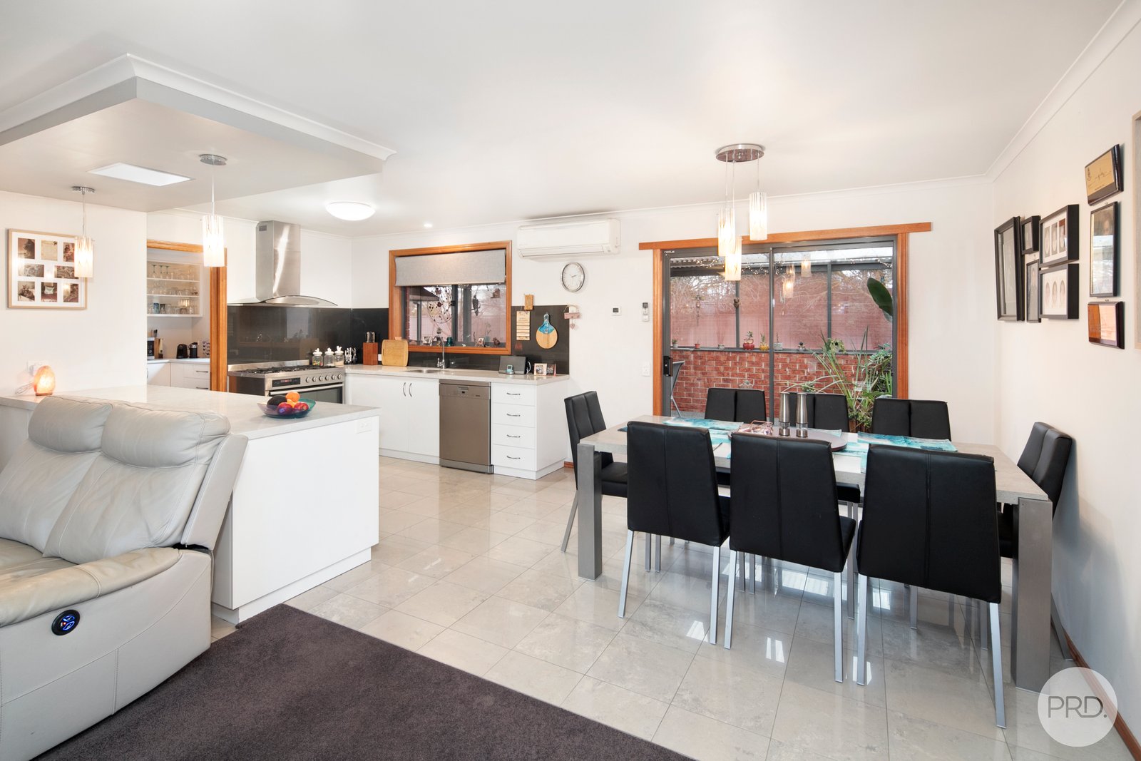 1 The Avenue DELACOMBE 8