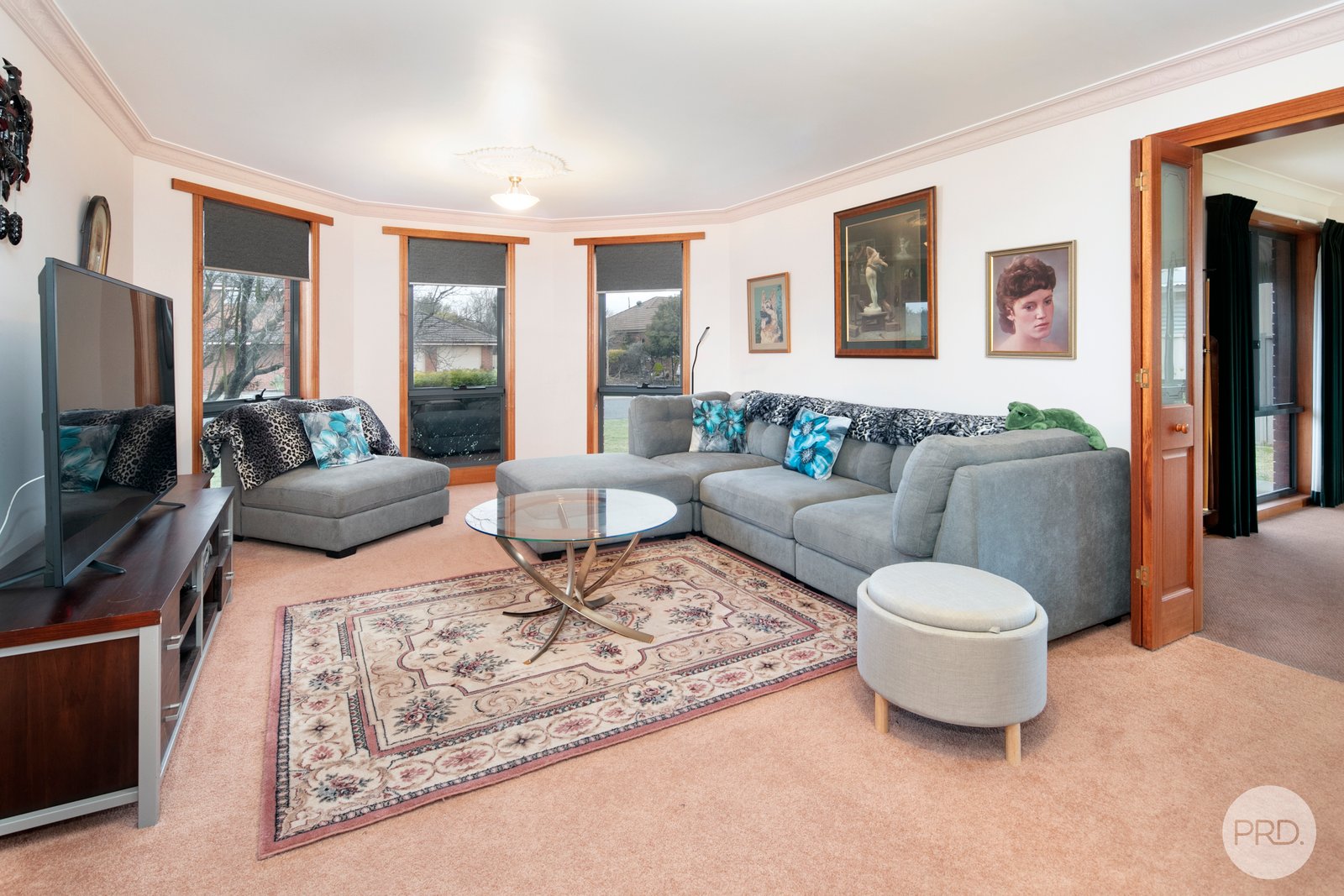 1 The Avenue DELACOMBE 9