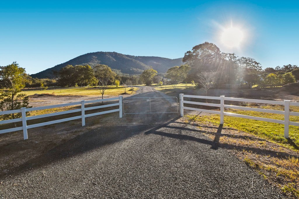 1 The Boulevarde  DUNBOGAN 6