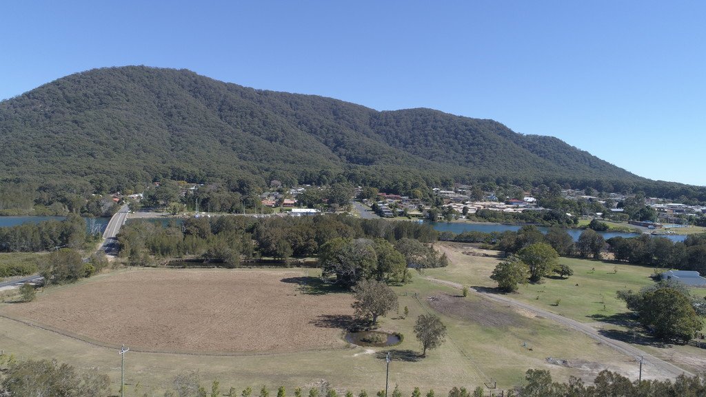 1 The Boulevarde  DUNBOGAN 7