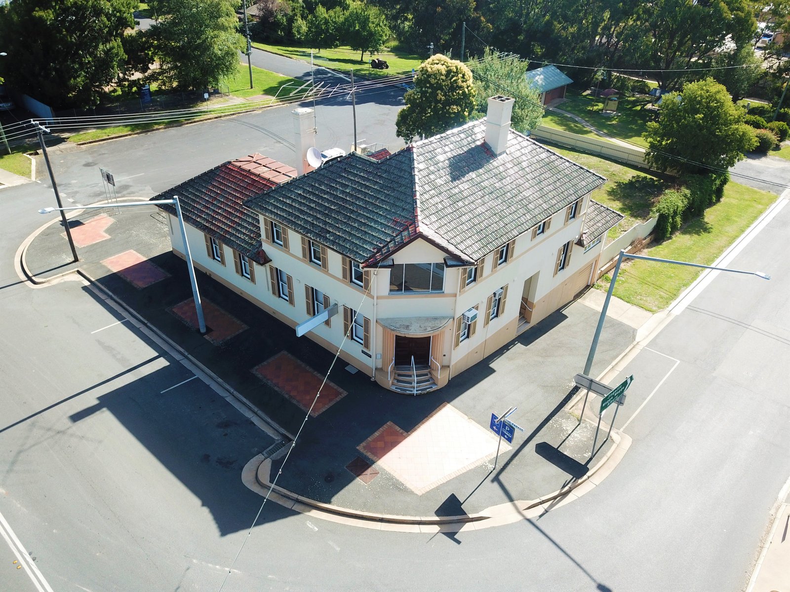 1 The Parade (shopfront)  TUMBARUMBA 8