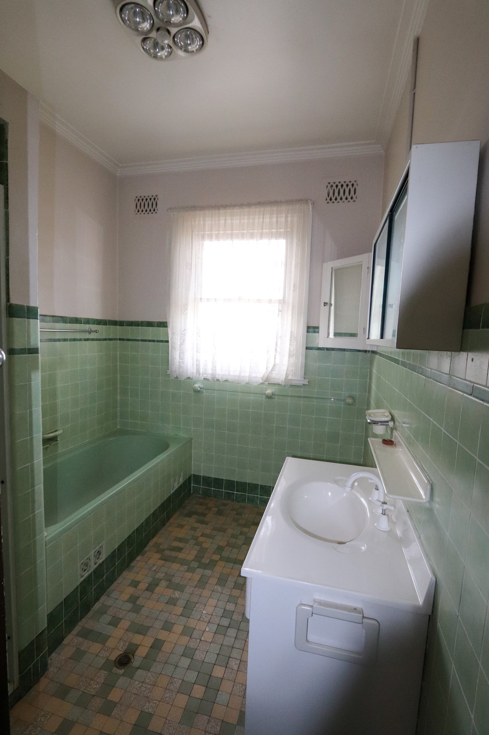 1 The Parade TUMBARUMBA 15