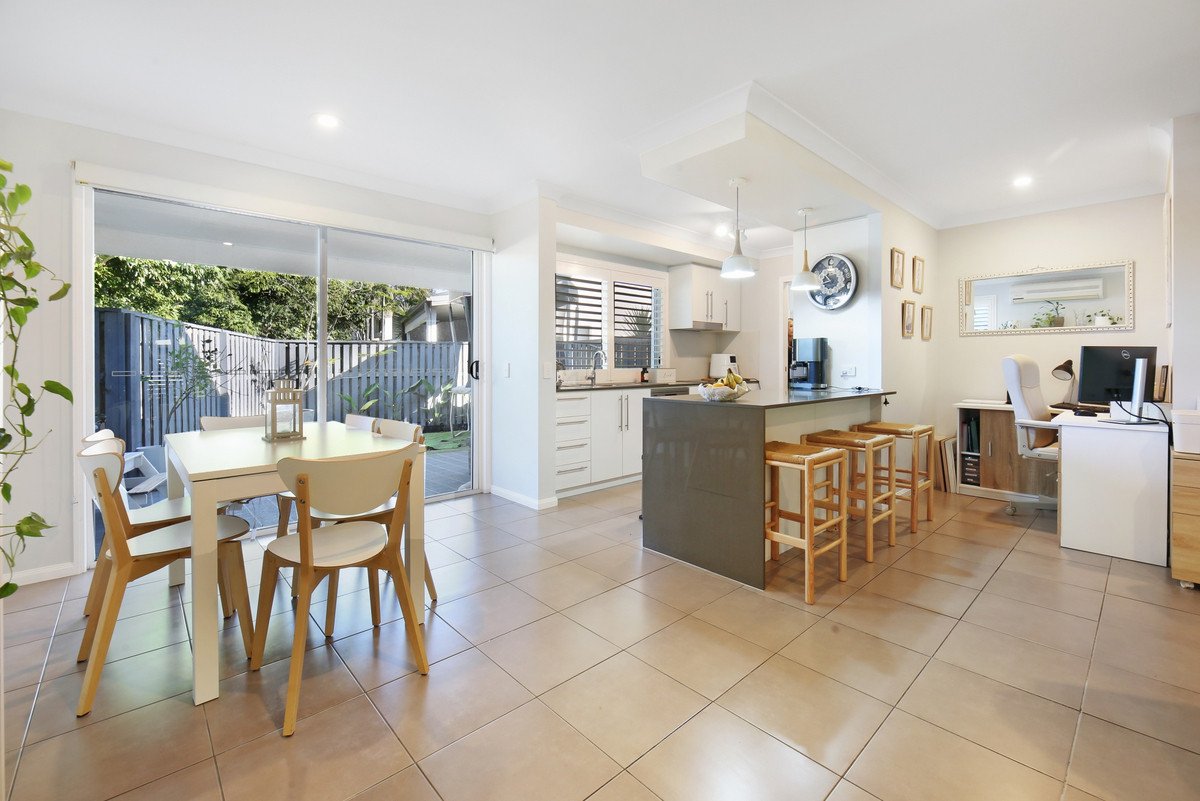 1 Tours Way Burleigh Waters 3