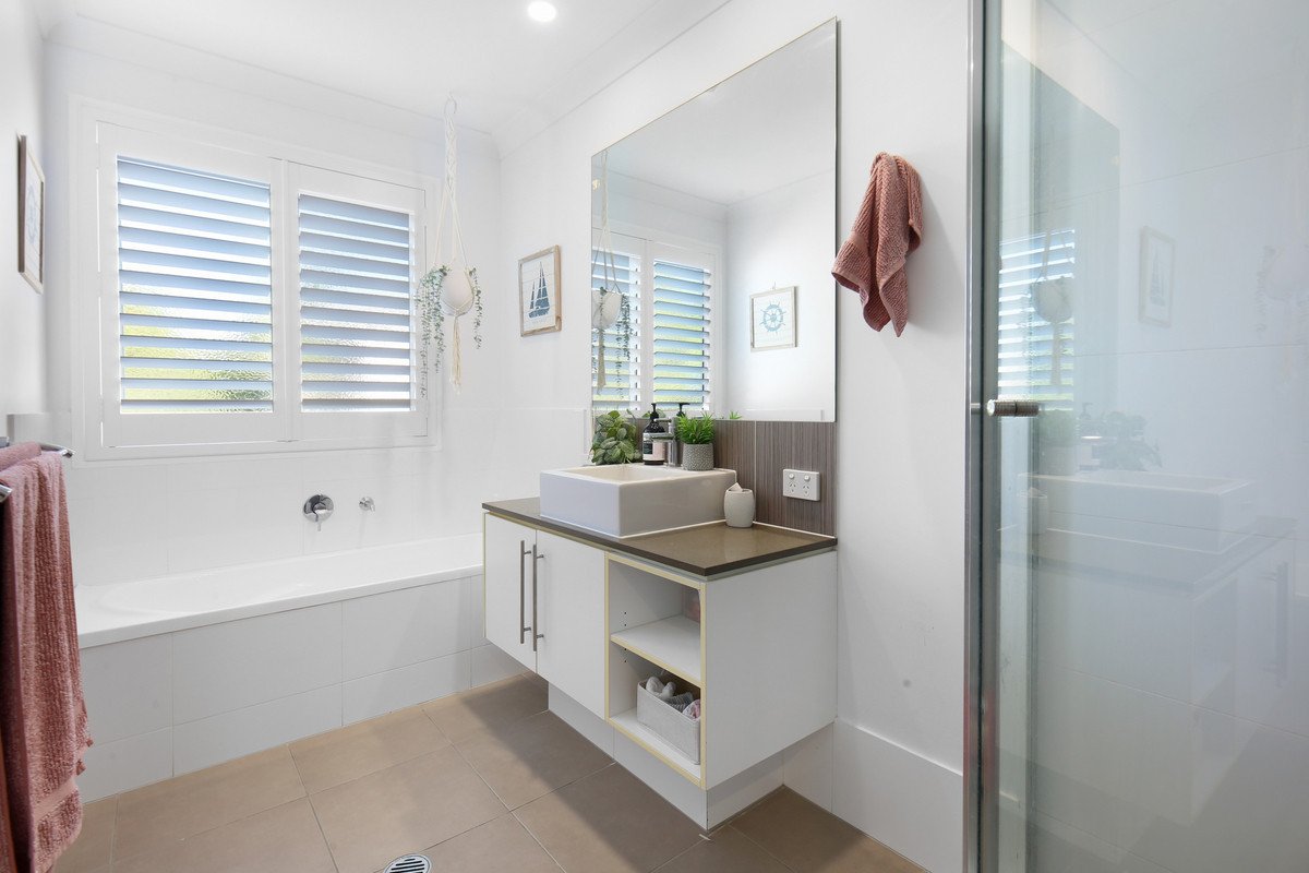 1 Tours Way Burleigh Waters 13