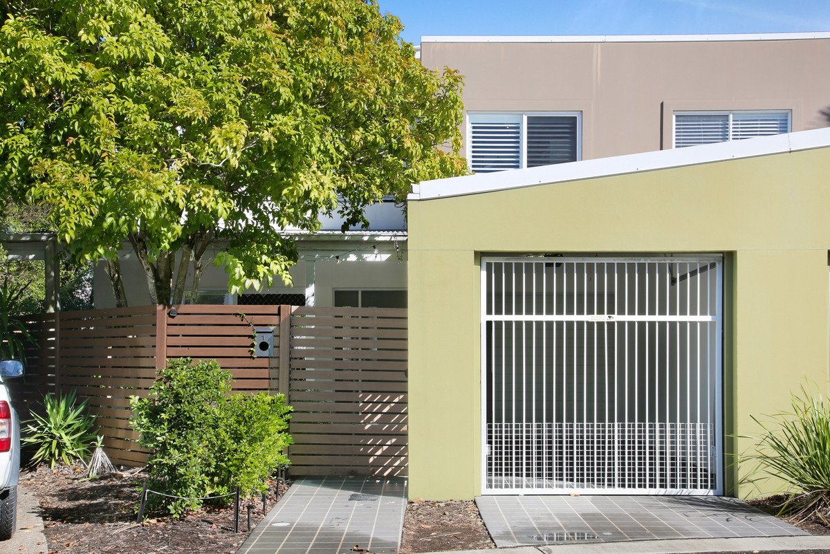 1 Tours Way Burleigh Waters 16