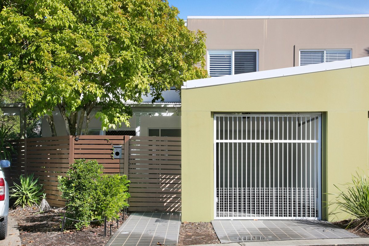 1 Tours Way Burleigh Waters 16
