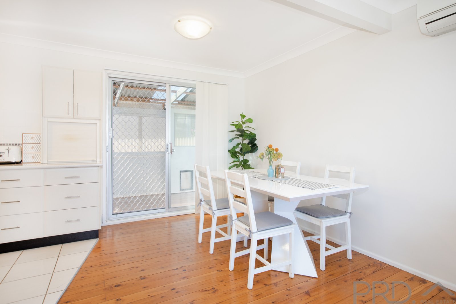 1 Unicomb Close RUTHERFORD 6