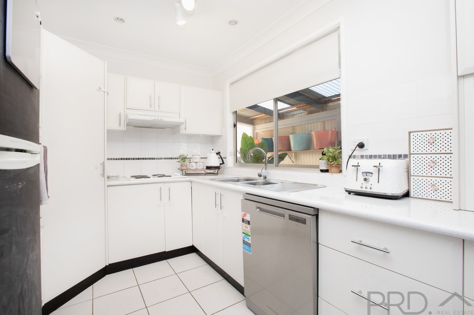1 Unicomb Close RUTHERFORD 8