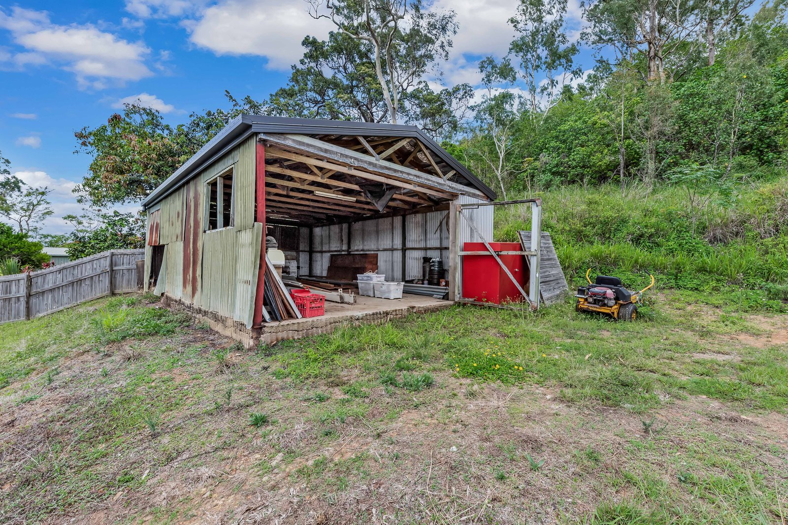 1 Usher Road MOUNT JULIAN 15