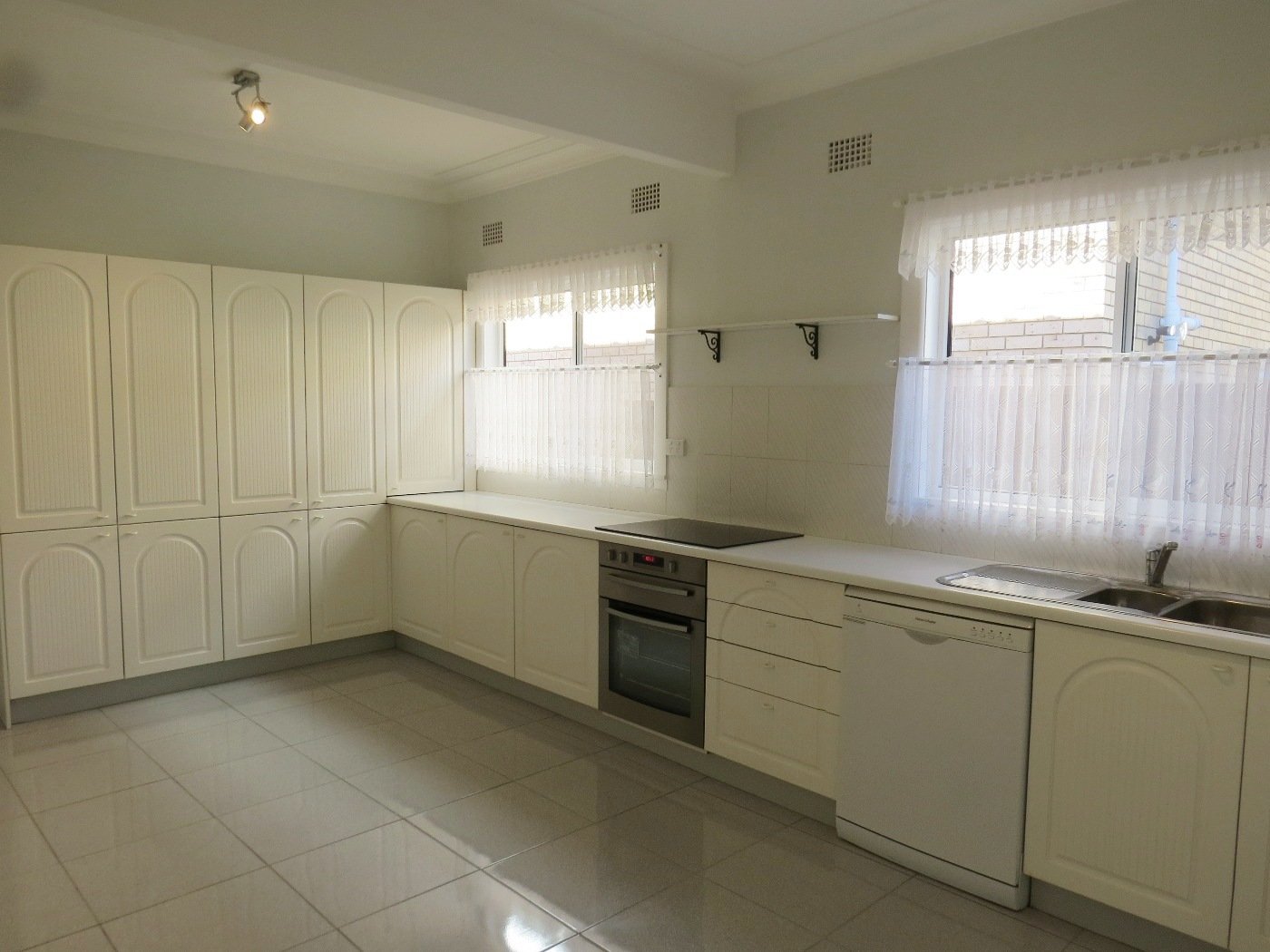 1 Warburton Street CHIFLEY 3