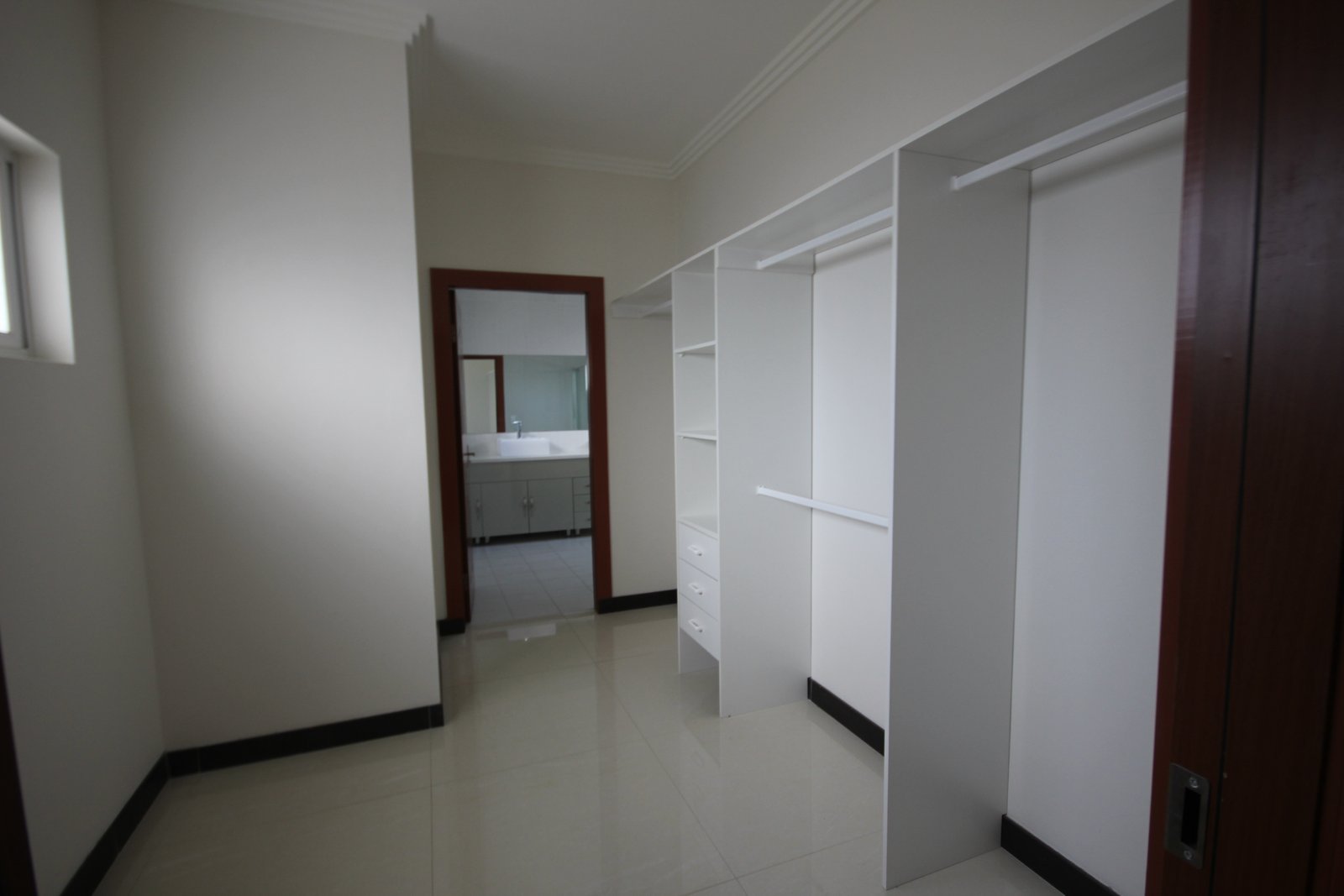 1 West Lane CARLTON 6